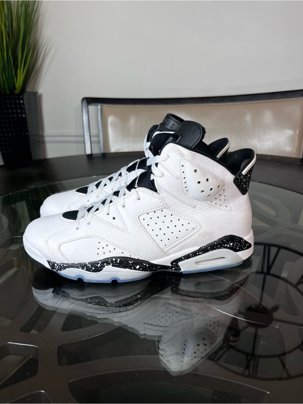Nike Air Jordan 6 Retro
Reverse Oreo Men's Sz 11